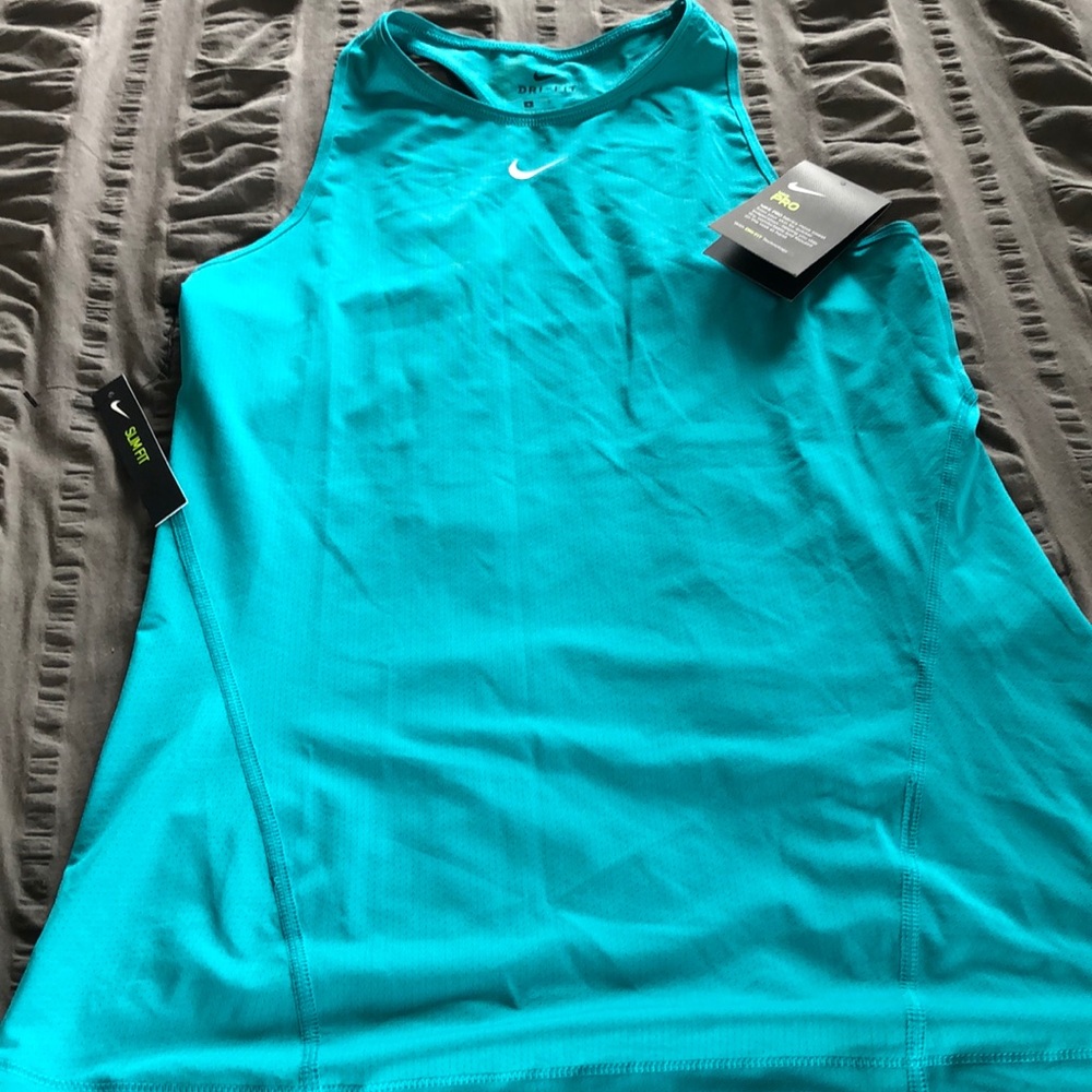 NWT Women’s Nike Tank
